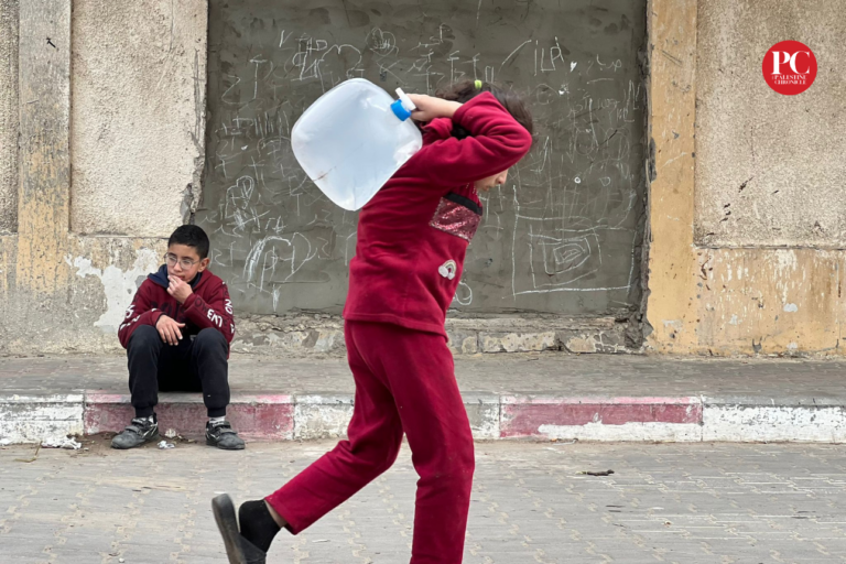 The Girl with the Red Pajamas: Children Finding Water in Gaza (PHOTOS)