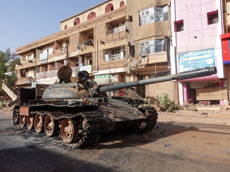 Fierce fighting in Khartoum endangers Sudanese civilians