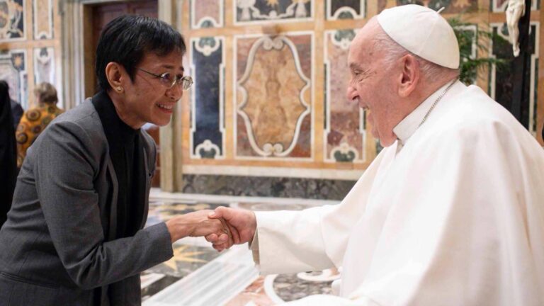 Nobel Laureate Maria Ressa Remembers Pope Francis for Progressive Views & Embracing the Global South