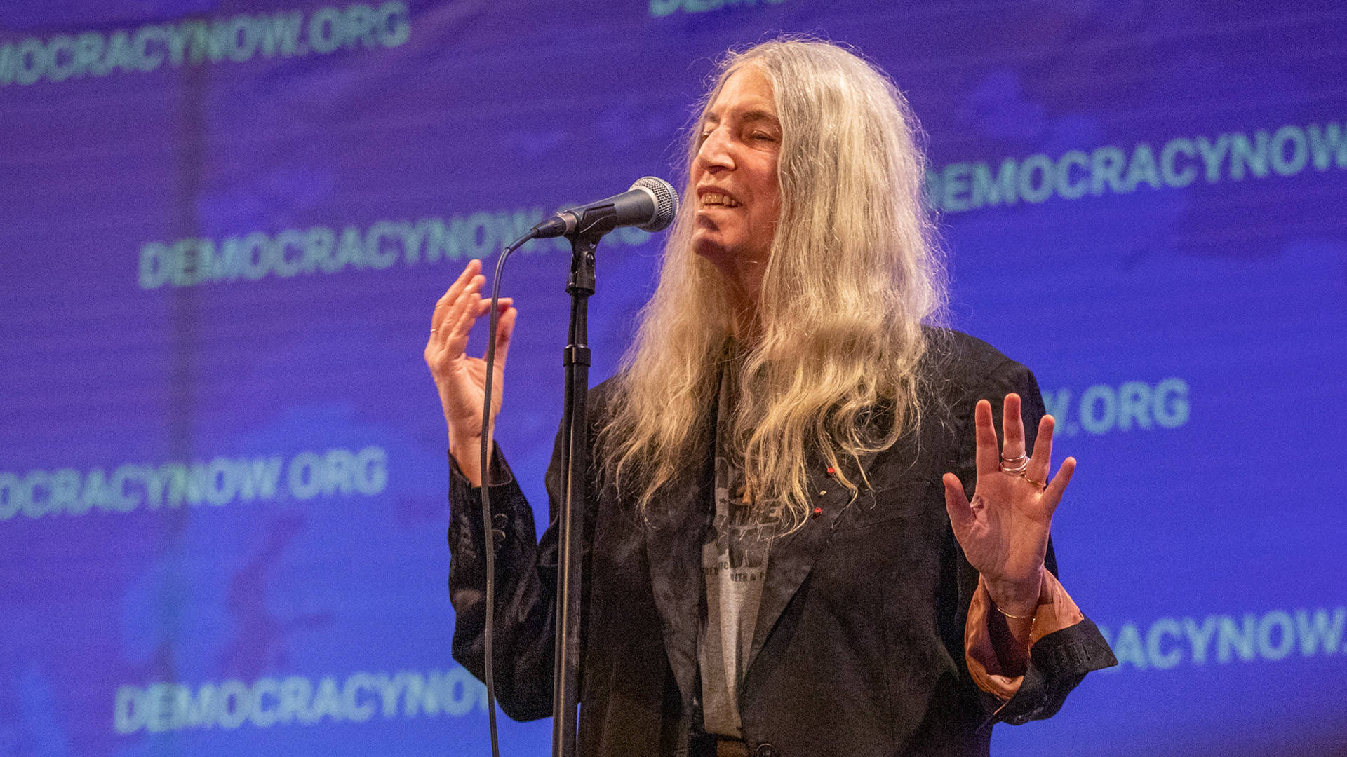 Patti Smith Remembers Rachel Corrie, Sings “Peaceable Kingdom” at DN!’s 30th Anniversary Event
