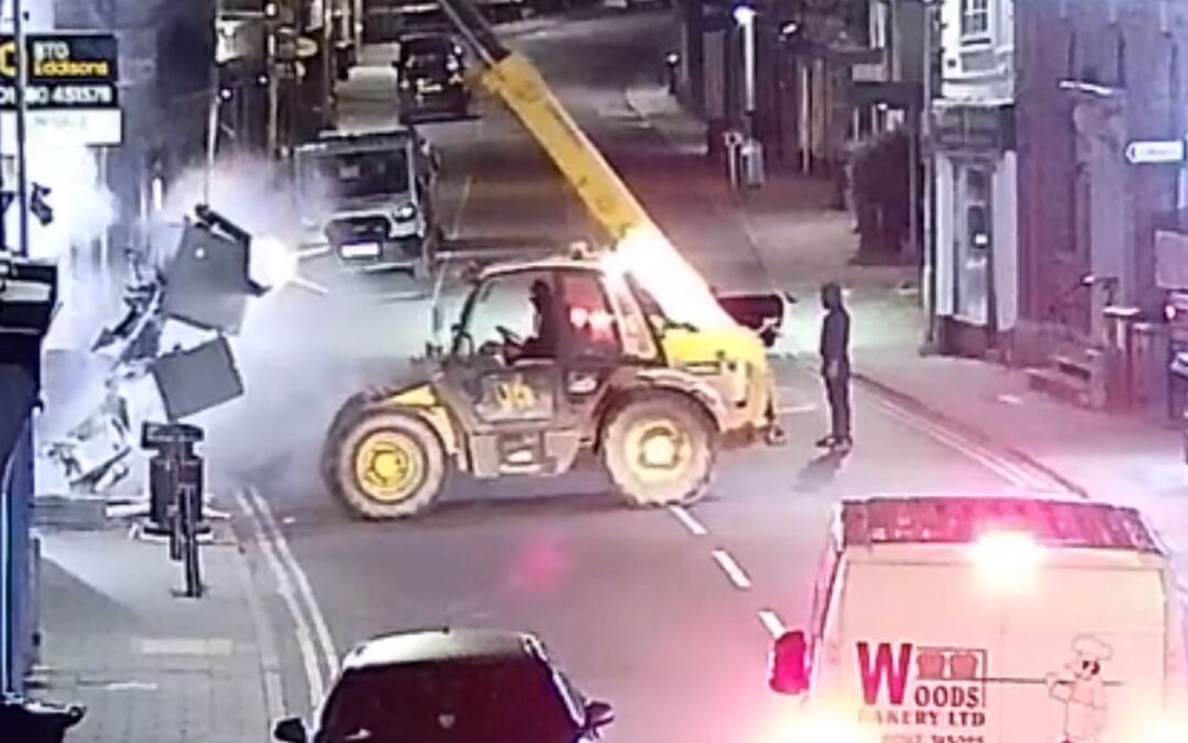 Thieves with bulldozer carry out ATM heist in 4 minutes